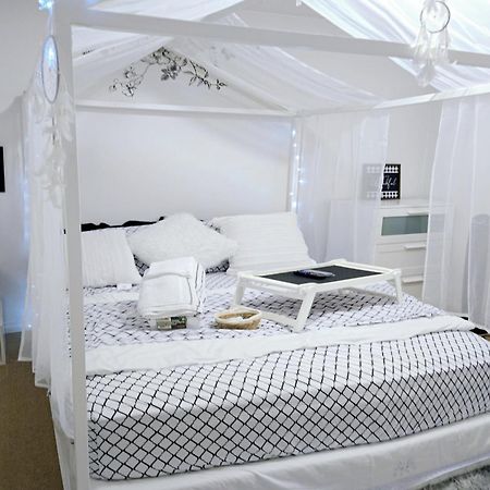 Charming Room With Attached Private Bath In The Heart Of Vancouver! Private Parking, Self Check-In & Just 4 Mins To Metrotown! Kültér fotó