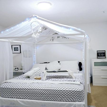 Charming Room With Attached Private Bath In The Heart Of Vancouver! Private Parking, Self Check-In & Just 4 Mins To Metrotown! Kültér fotó