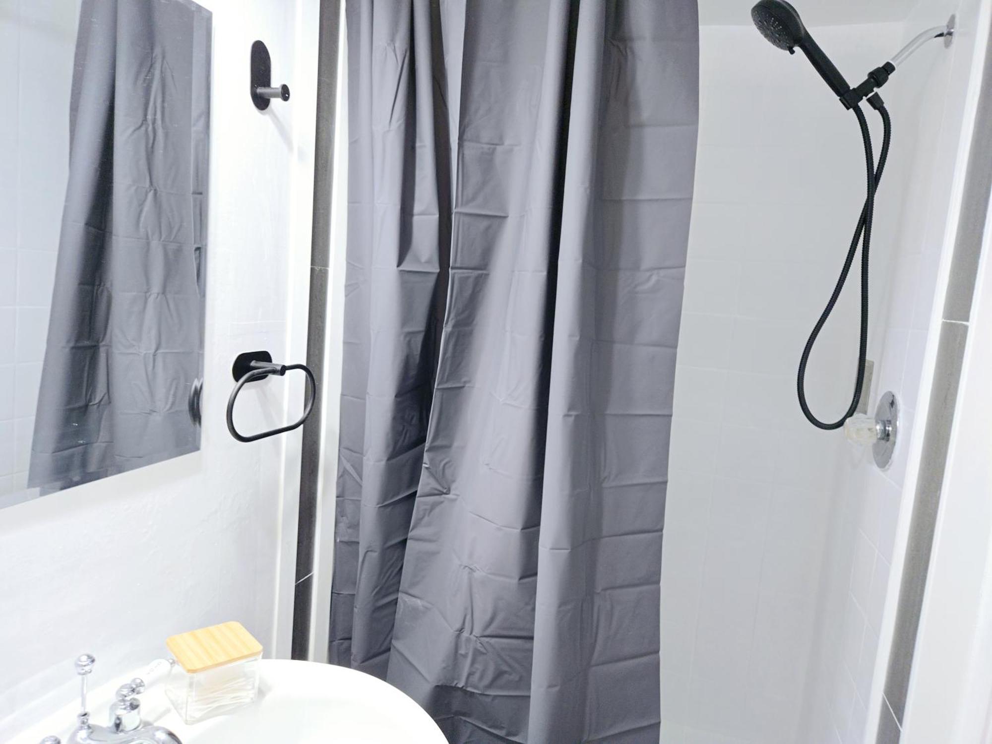 Charming Room With Attached Private Bath In The Heart Of Vancouver! Private Parking, Self Check-In & Just 4 Mins To Metrotown! Kültér fotó