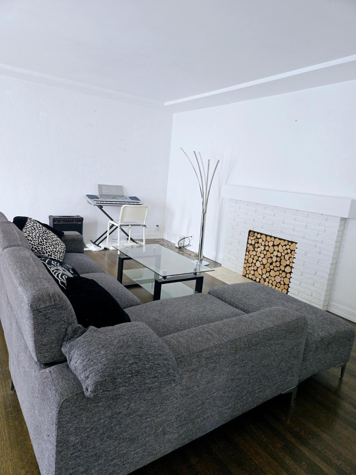Charming Room With Attached Private Bath In The Heart Of Vancouver! Private Parking, Self Check-In & Just 4 Mins To Metrotown! Kültér fotó