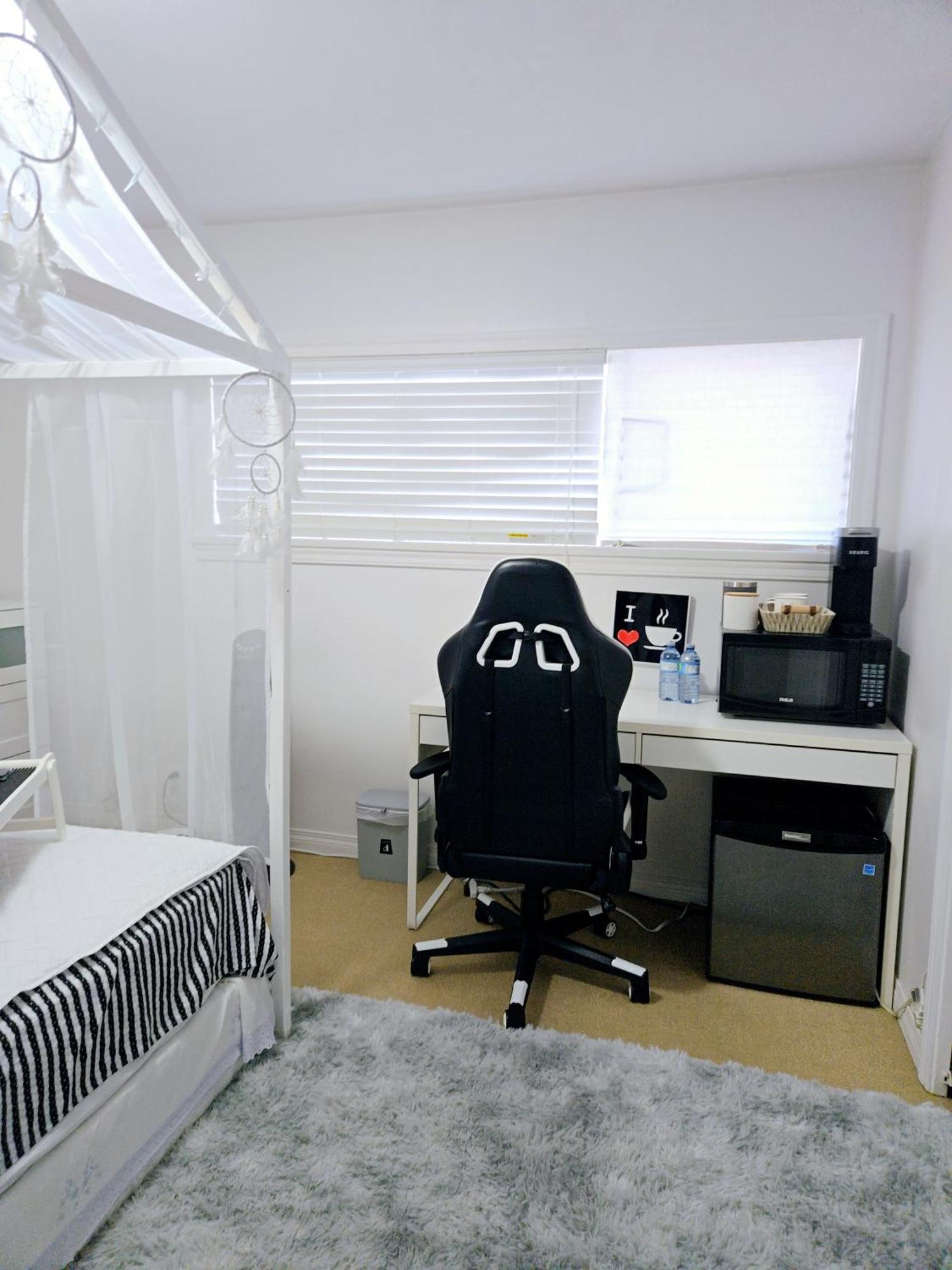 Charming Room With Attached Private Bath In The Heart Of Vancouver! Private Parking, Self Check-In & Just 4 Mins To Metrotown! Kültér fotó